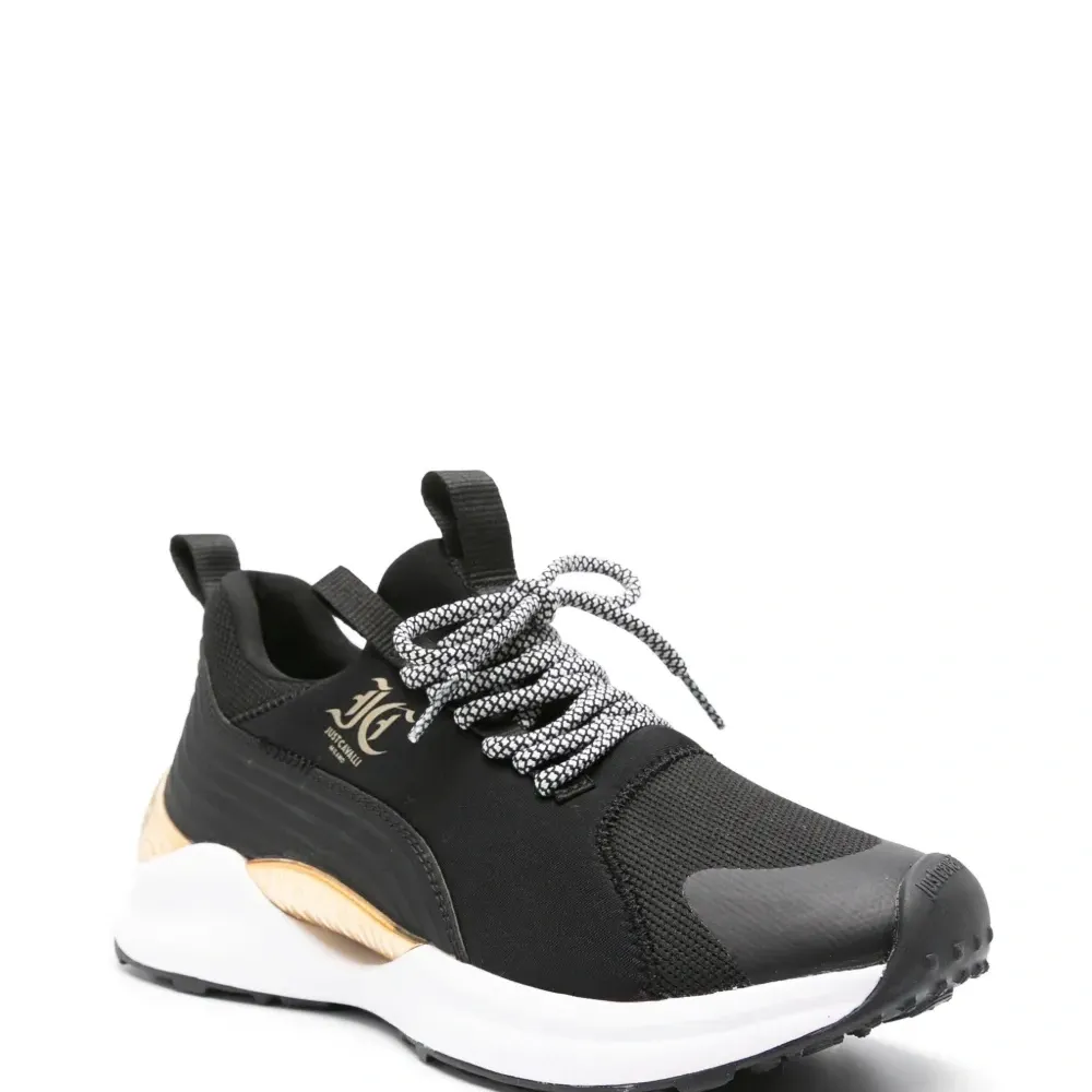 Кроссовки со вставками