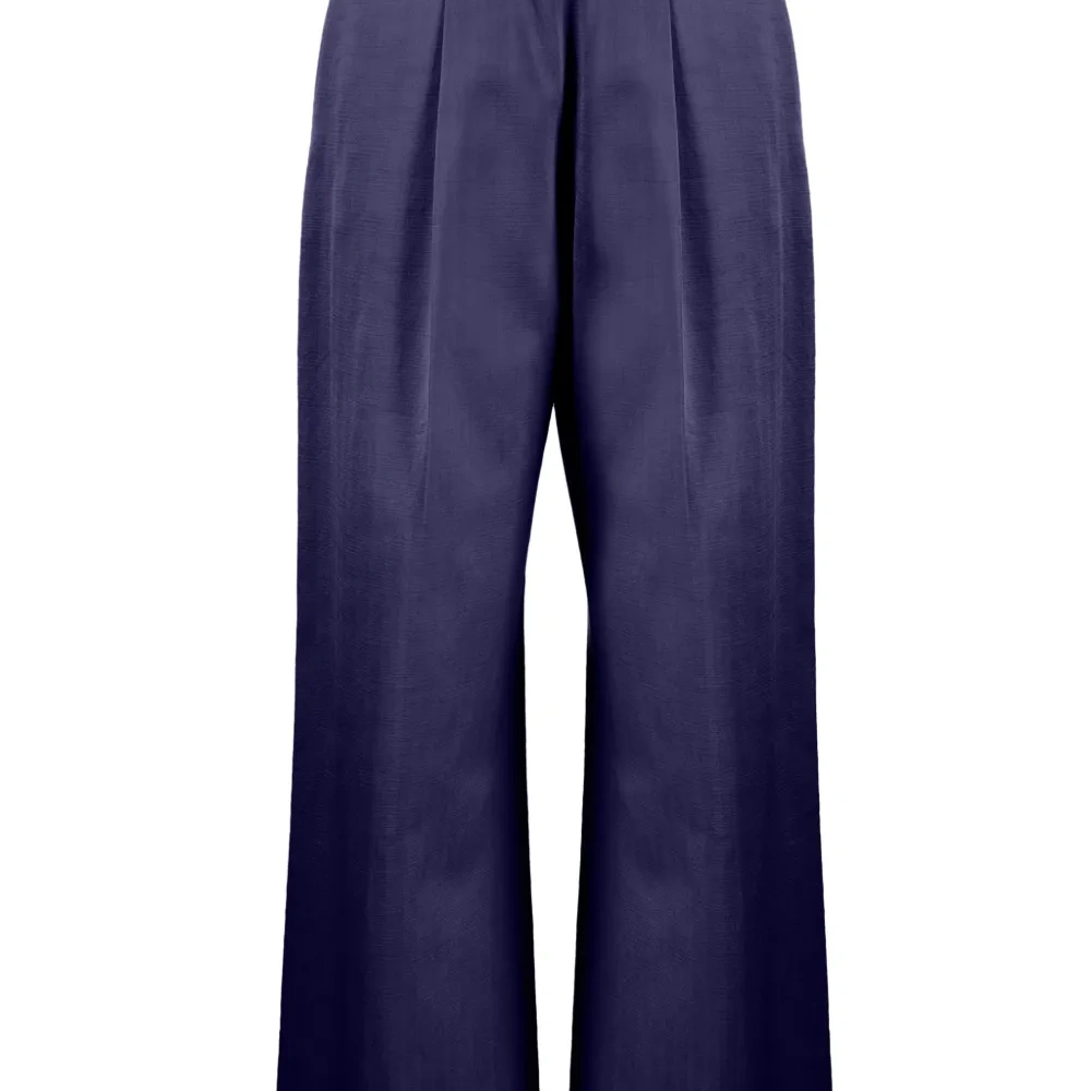 Широкие джинсы с цветочной вышивкой