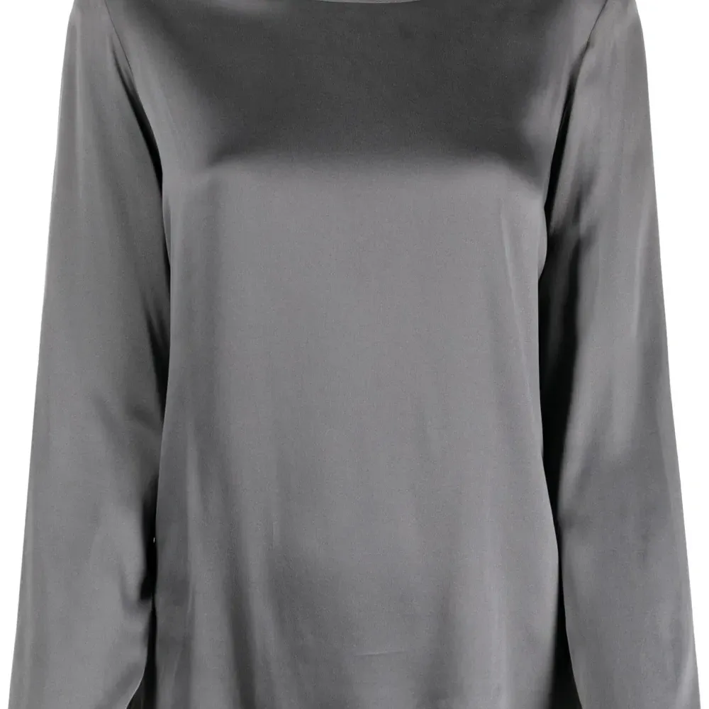 Атласная блузка с круглым вырезом