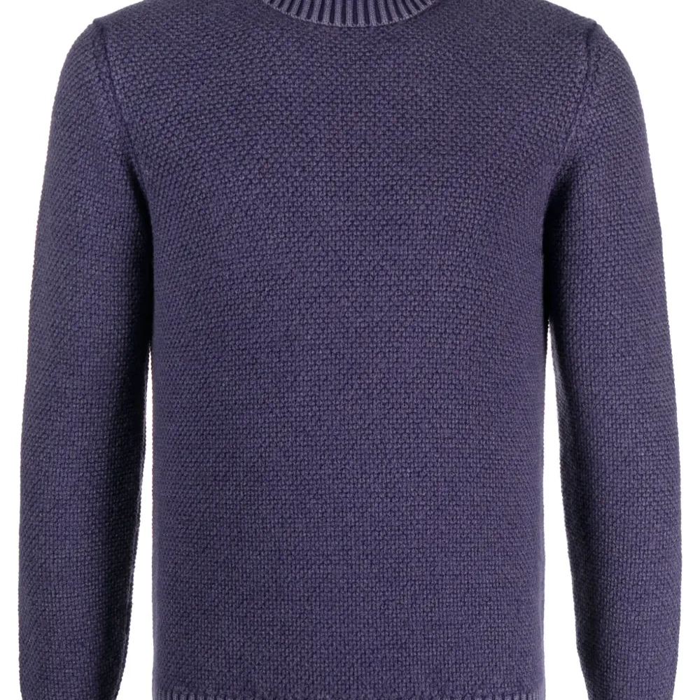 Джемпер из вирджинской шерсти с высоким воротником