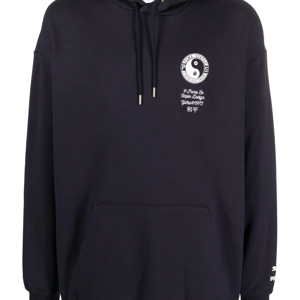 Худи с логотипом из коллаборации с Staple