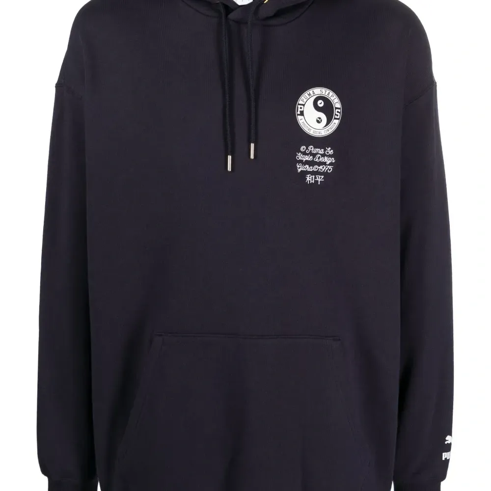 Худи с логотипом из коллаборации с Staple