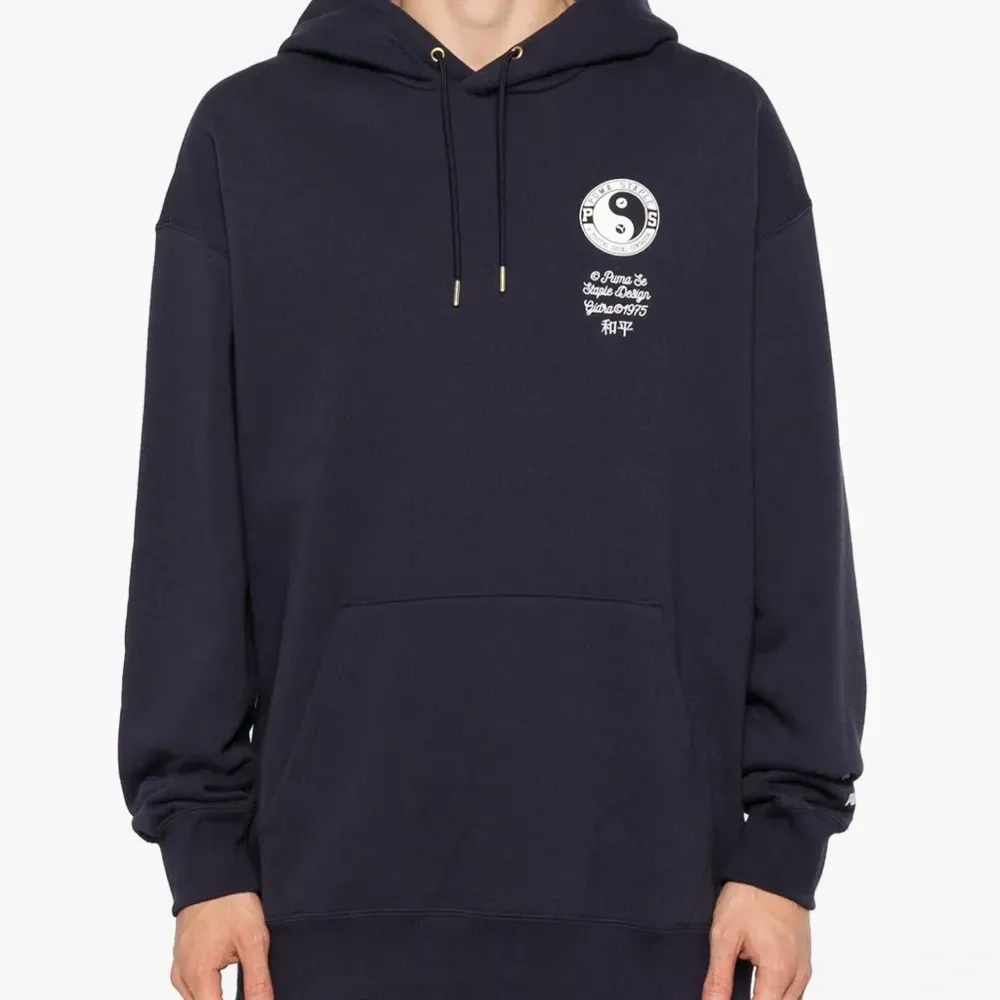 Худи с логотипом из коллаборации с Staple