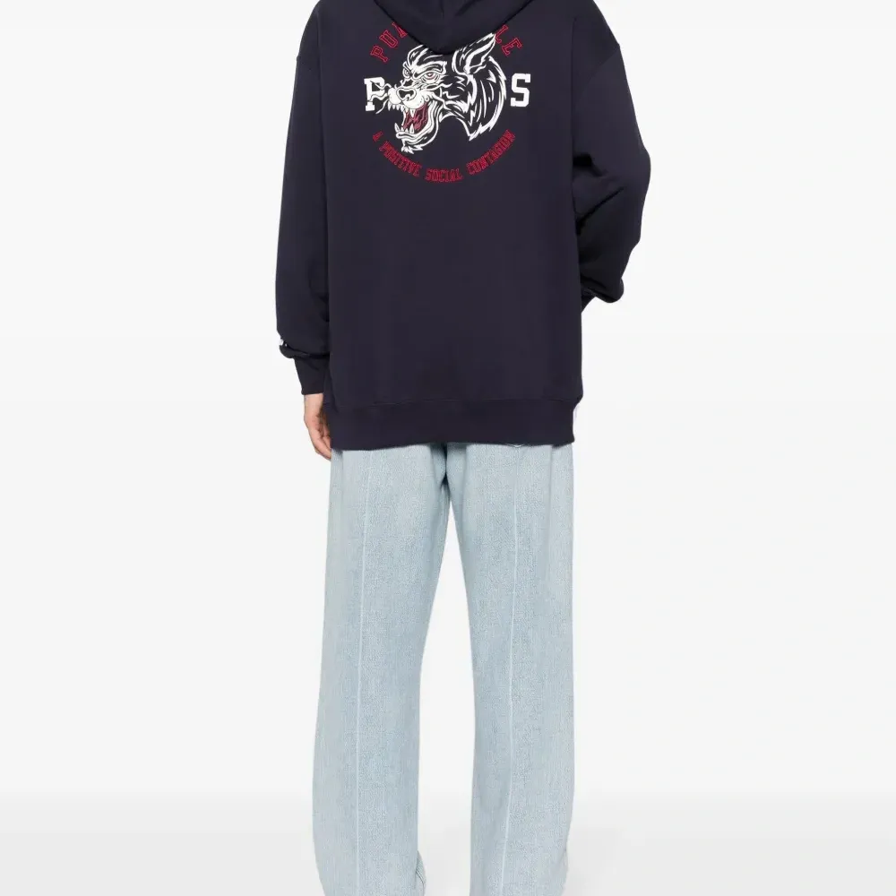 Худи с логотипом из коллаборации с Staple