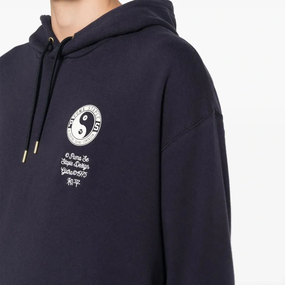 Худи с логотипом из коллаборации с Staple