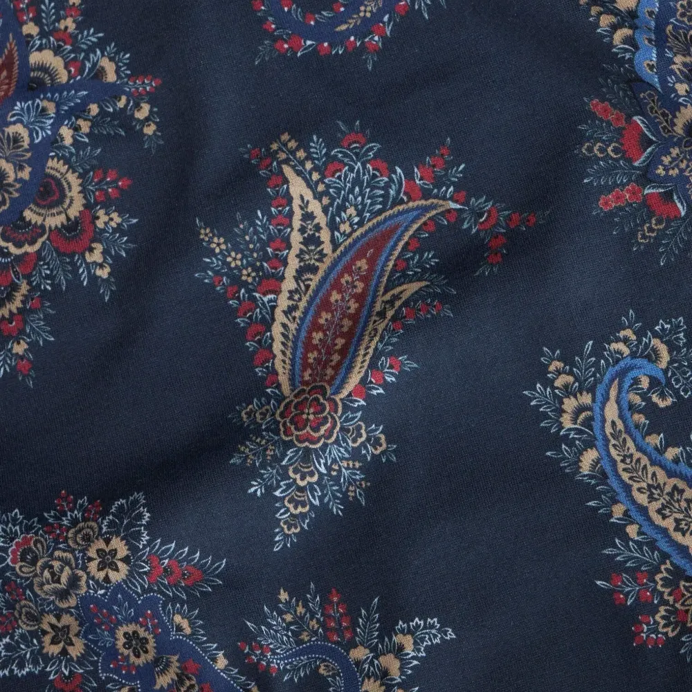 Футболка с принтом пейсли