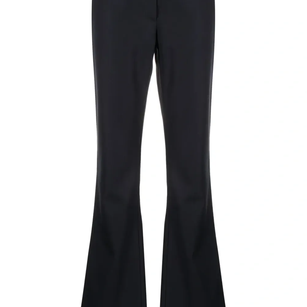 Расклешенные брюки с заниженной талией