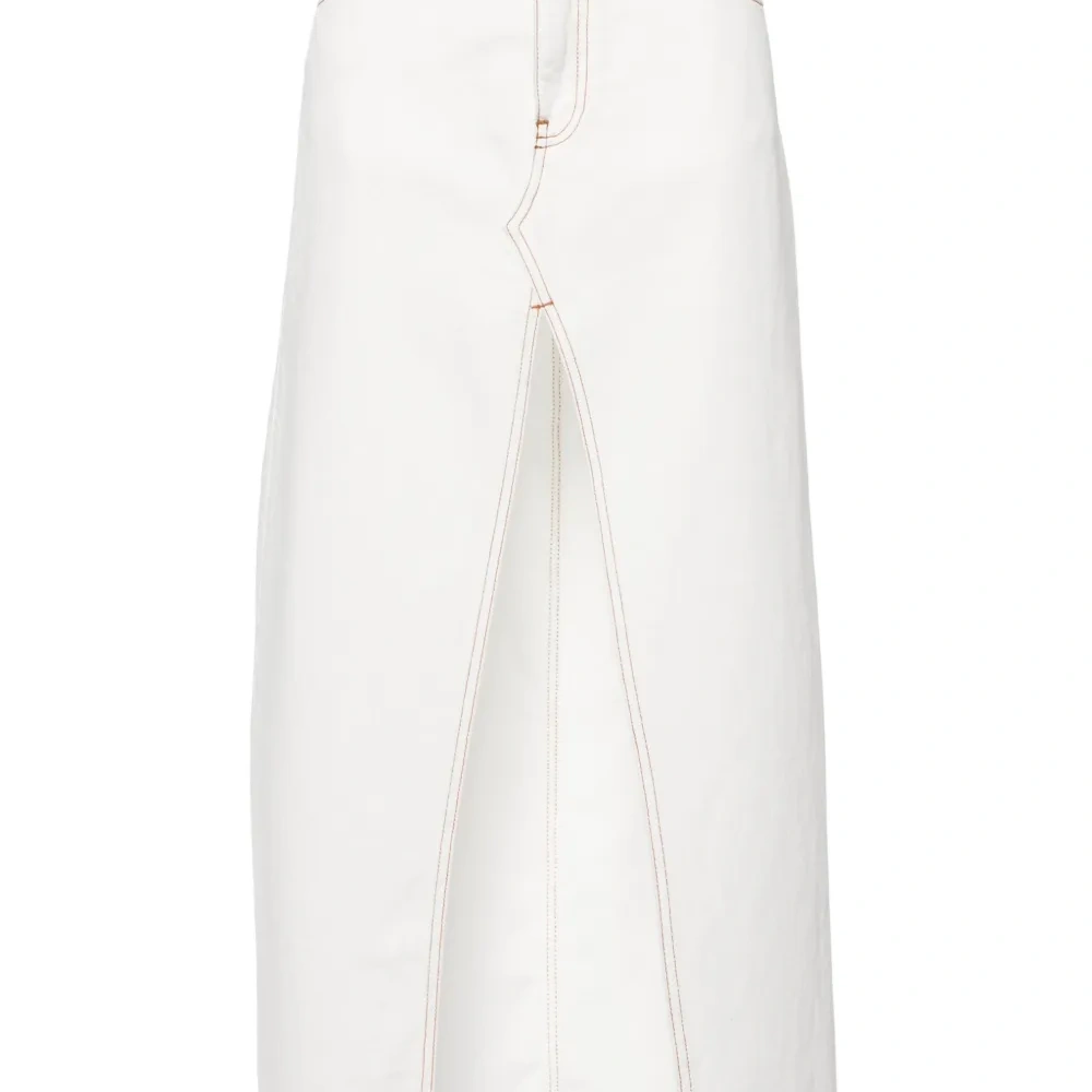 Джинсовая юбка с вышивкой