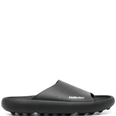 Шлепанцы с логотипом