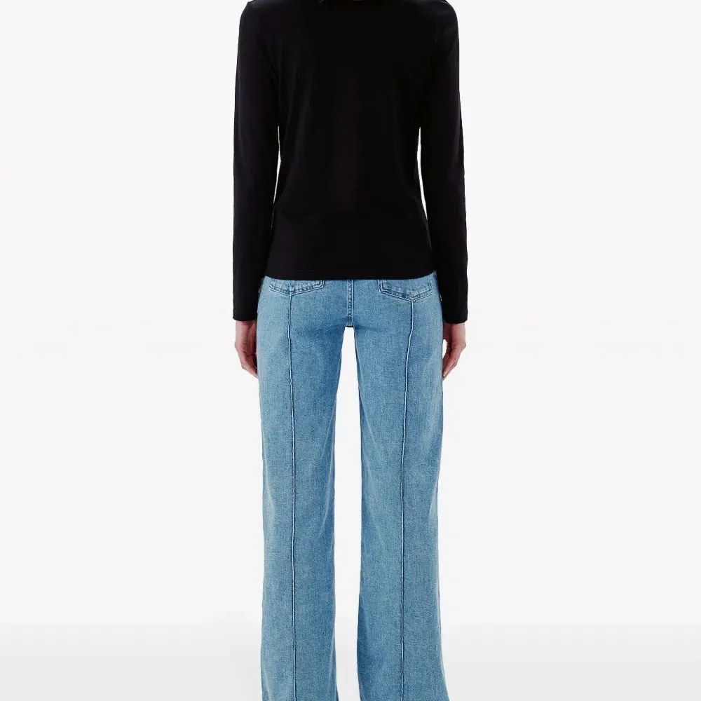 Лонгслив с круглым вырезом