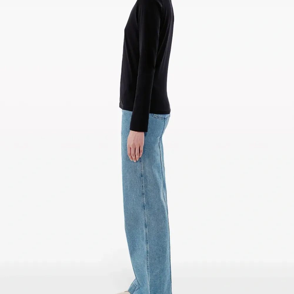 Лонгслив с круглым вырезом