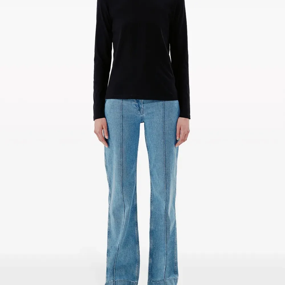 Лонгслив с круглым вырезом