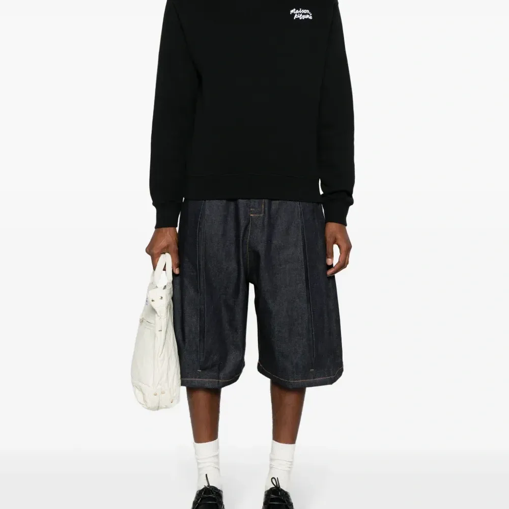 Толстовка с вышитым логотипом