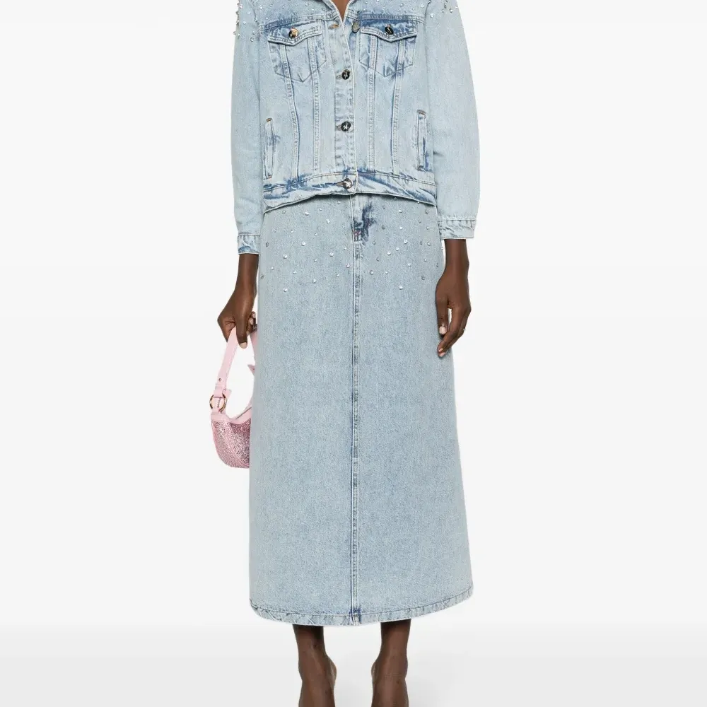 Джинсовая юбка миди с кристаллами