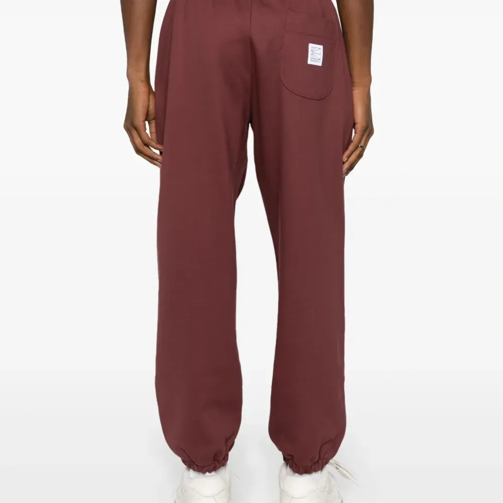 Спортивные брюки с вышитым логотипом