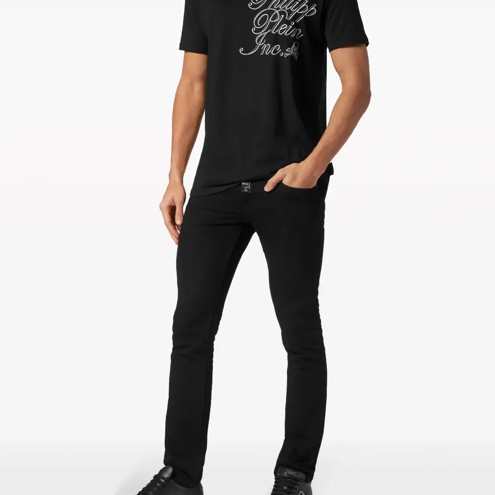 Футболка с логотипом