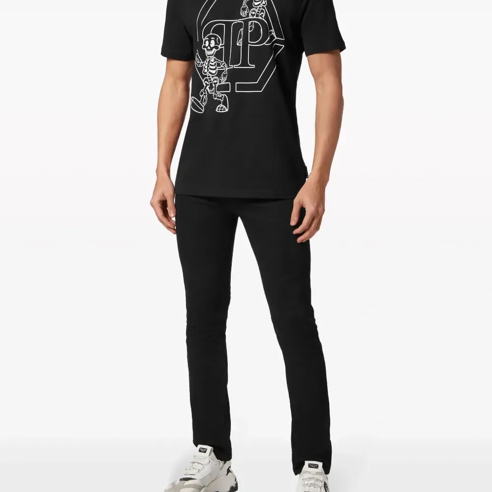 Футболка со стразами