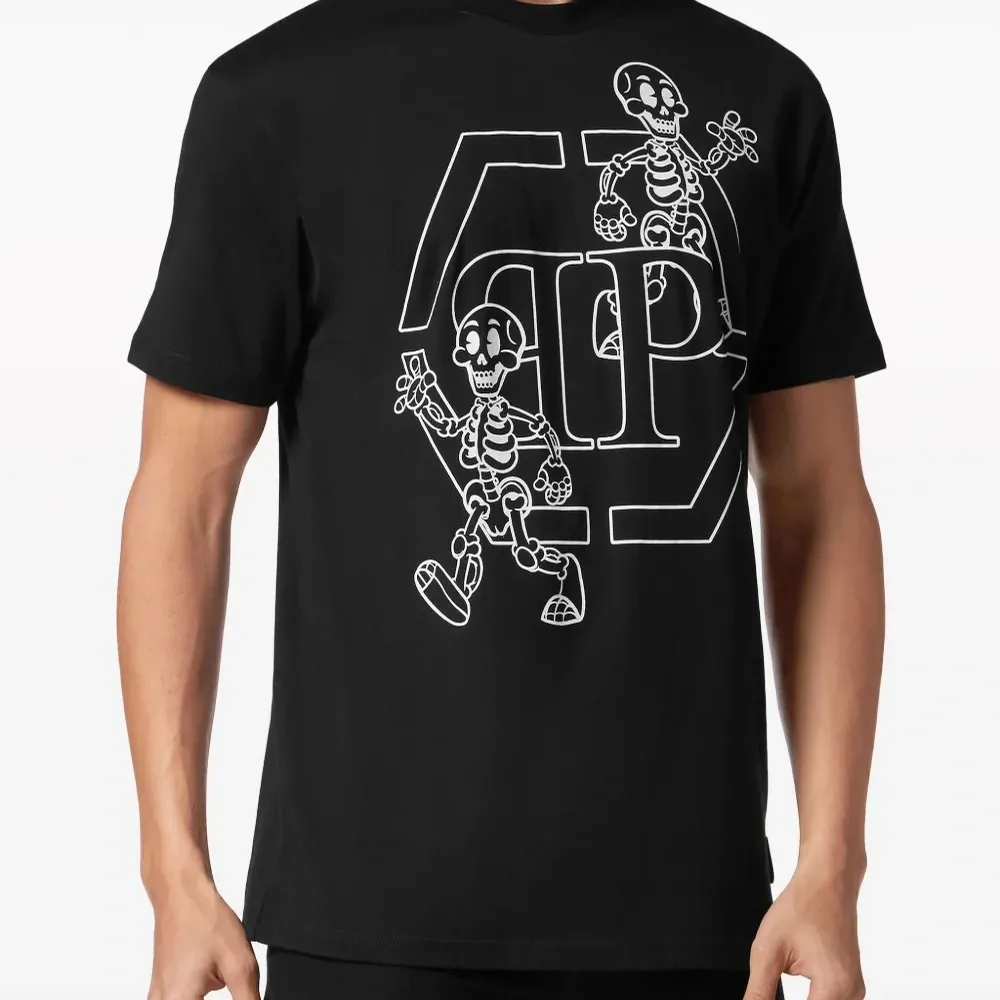 Футболка со стразами