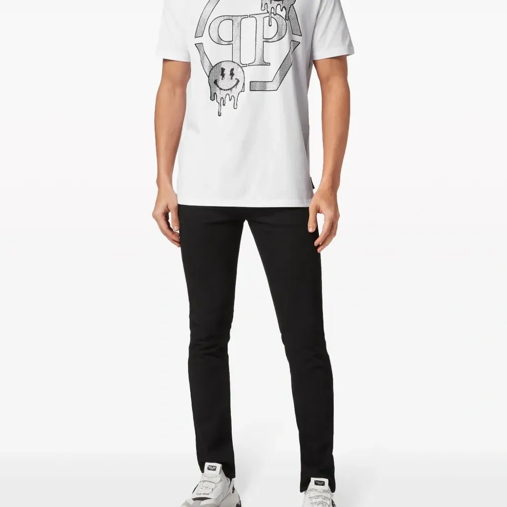 Футболка с логотипом