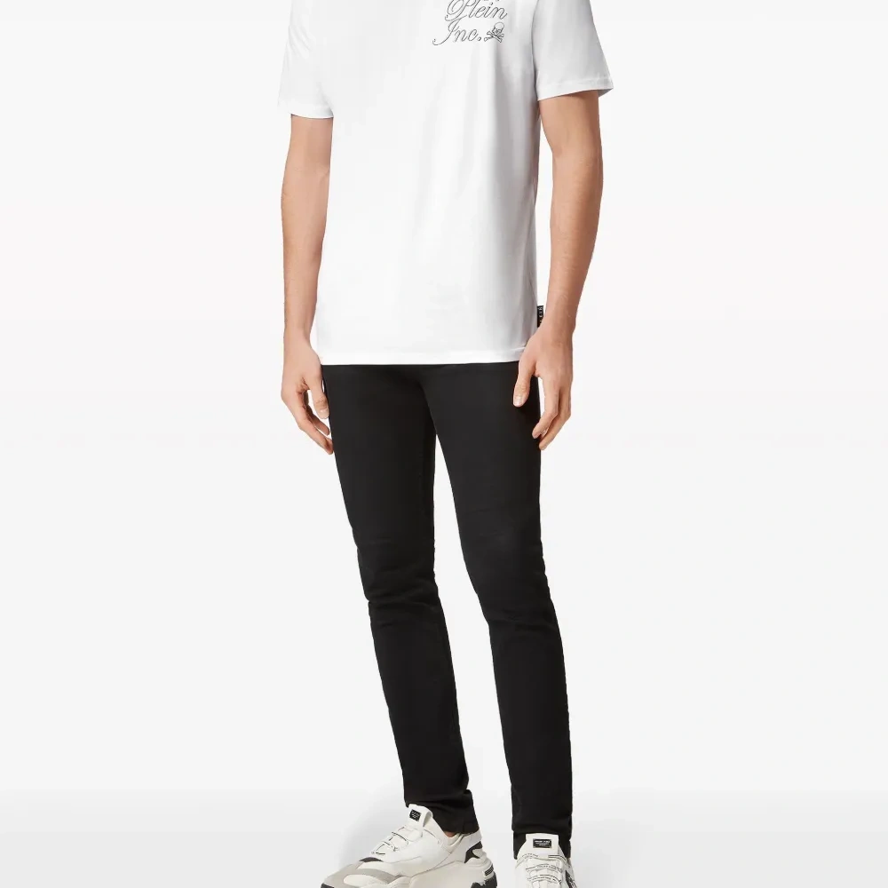 Футболка с логотипом