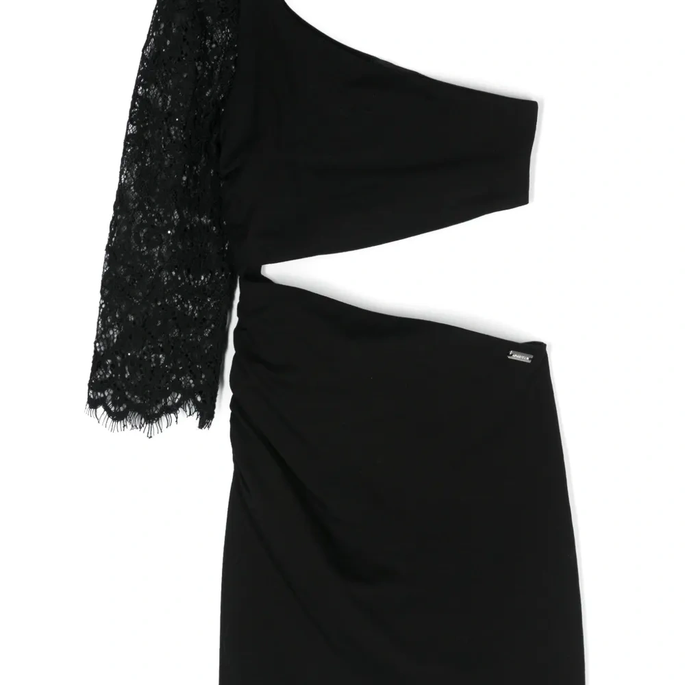 Платье с одним рукавом