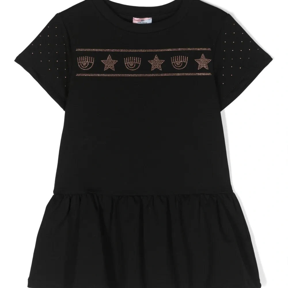 Платье с капюшоном и заклепками