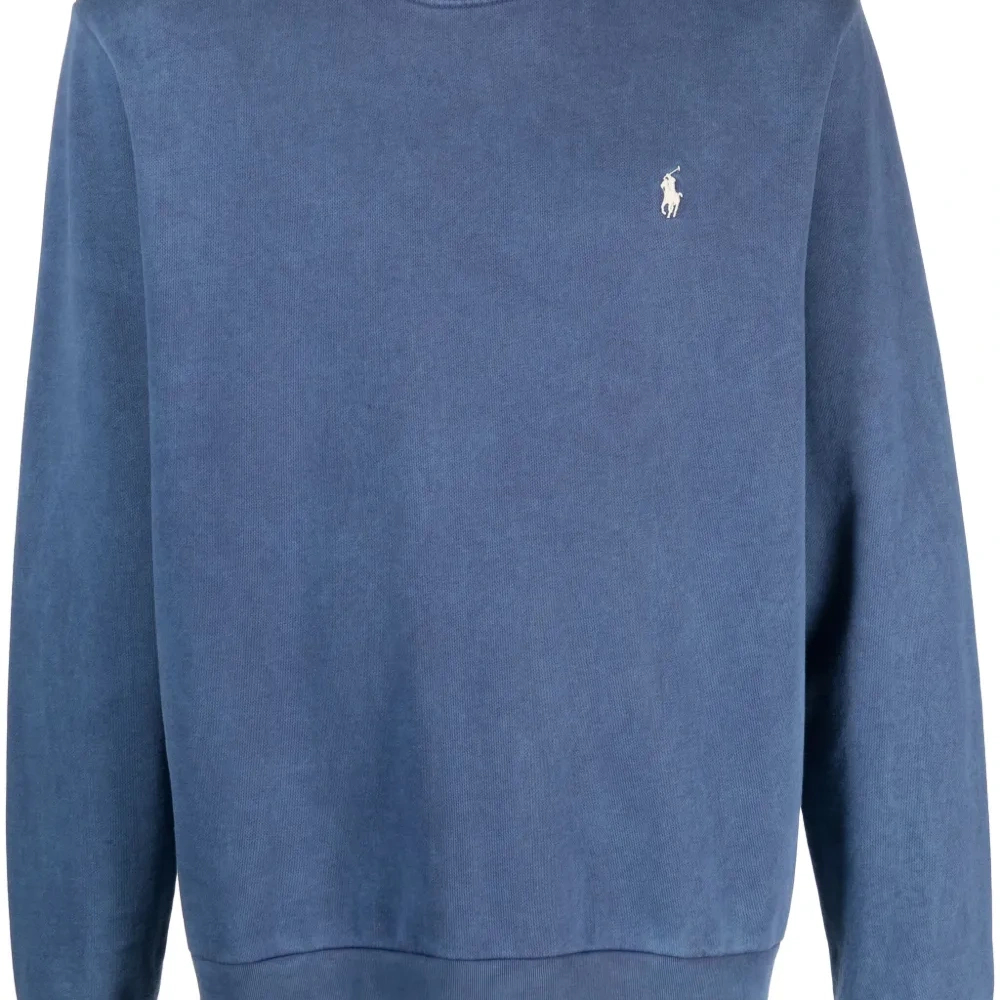 Толстовка с вышитым логотипом