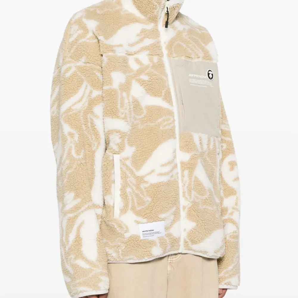 Куртка с камуфляжным принтом