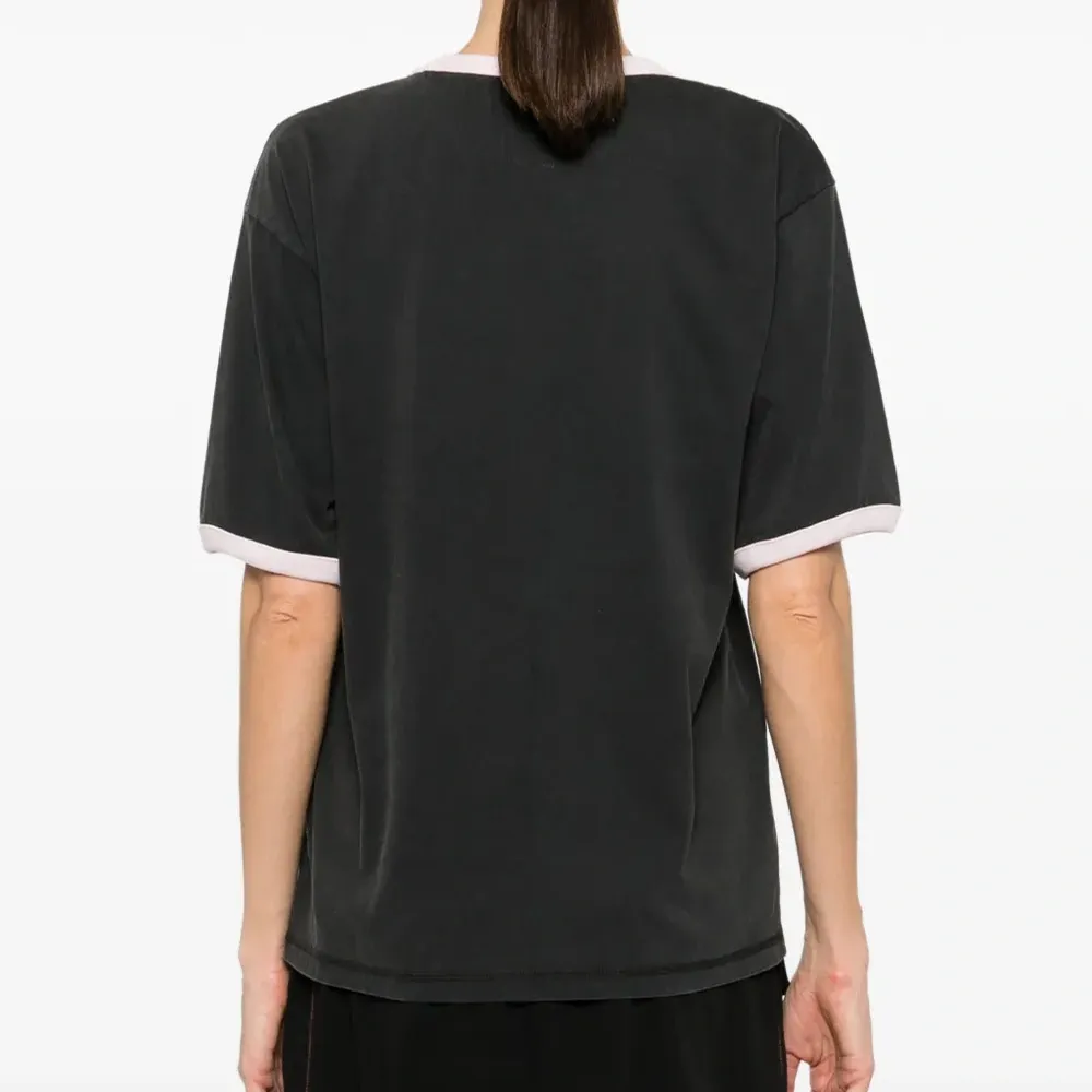 Футболка из органического хлопка с вышитым логотипом