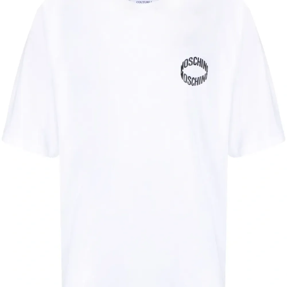 Футболка с тисненым логотипом