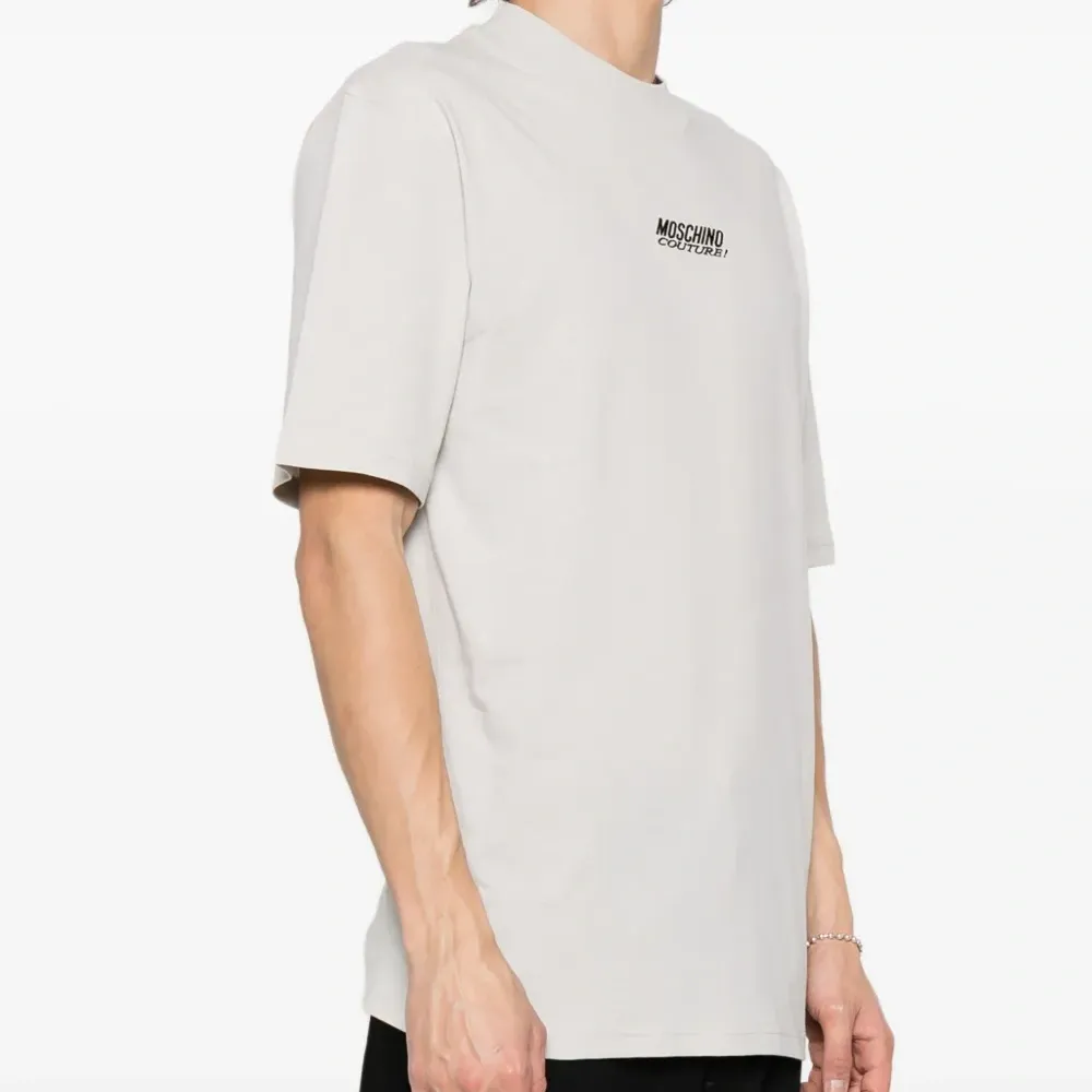 Футболка с логотипом