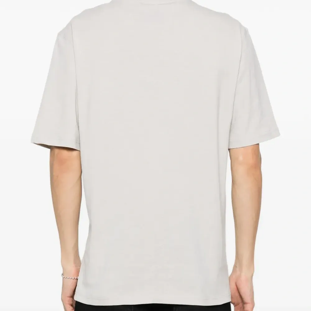 Футболка с логотипом