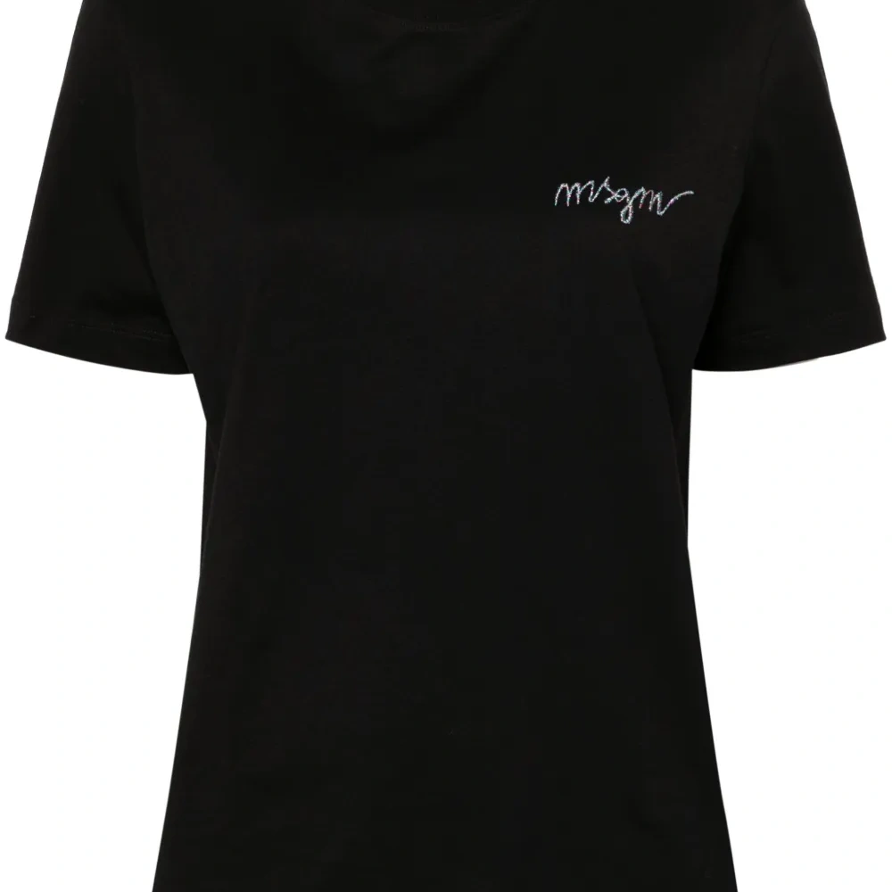 Футболка с вышитым логотипом