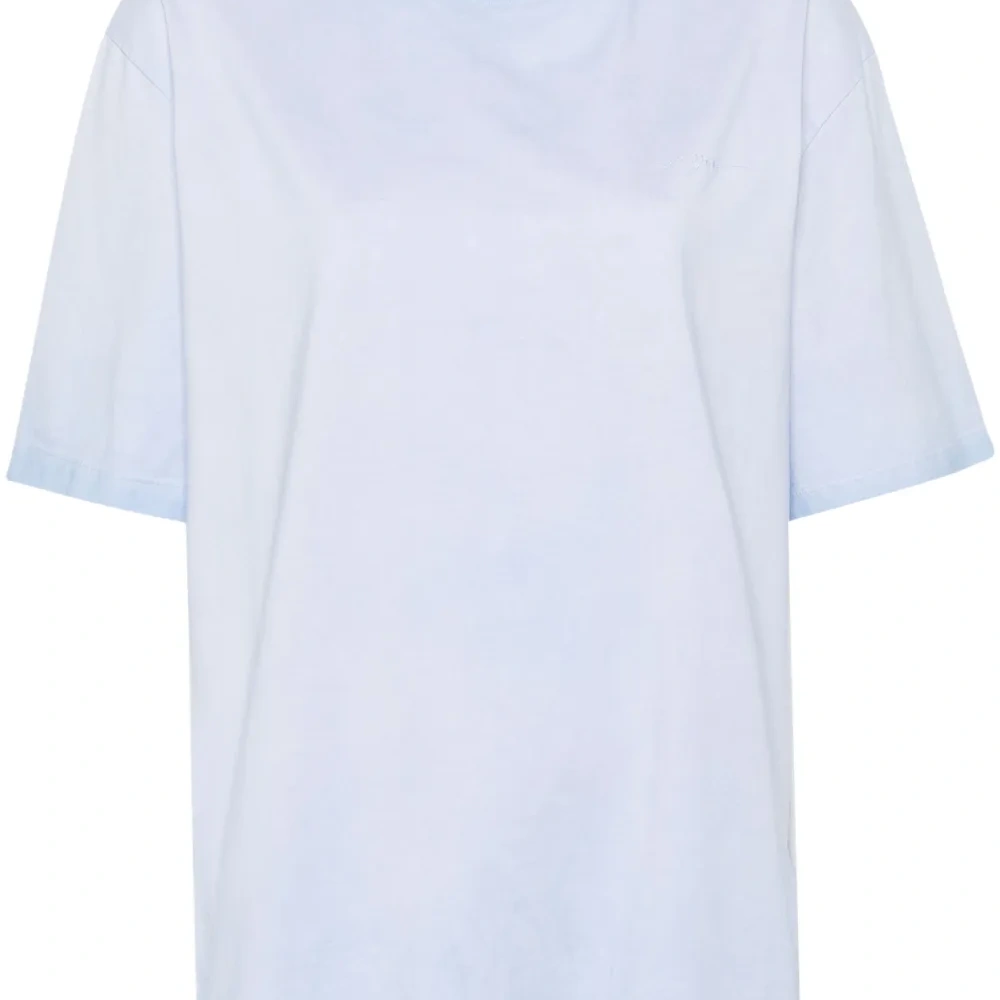 Футболка с вышитым логотипом