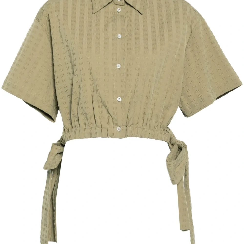 Укороченная рубашка из сирсакера