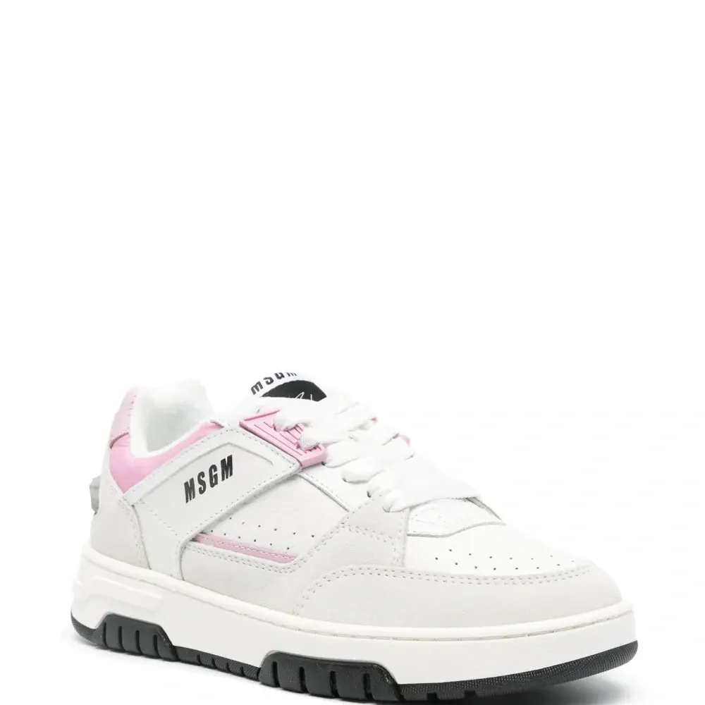 Кроссовки с логотипом