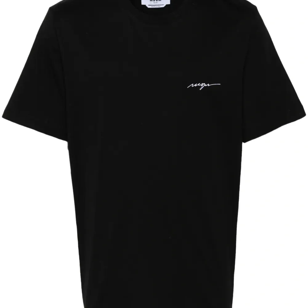 Футболка с вышитым логотипом