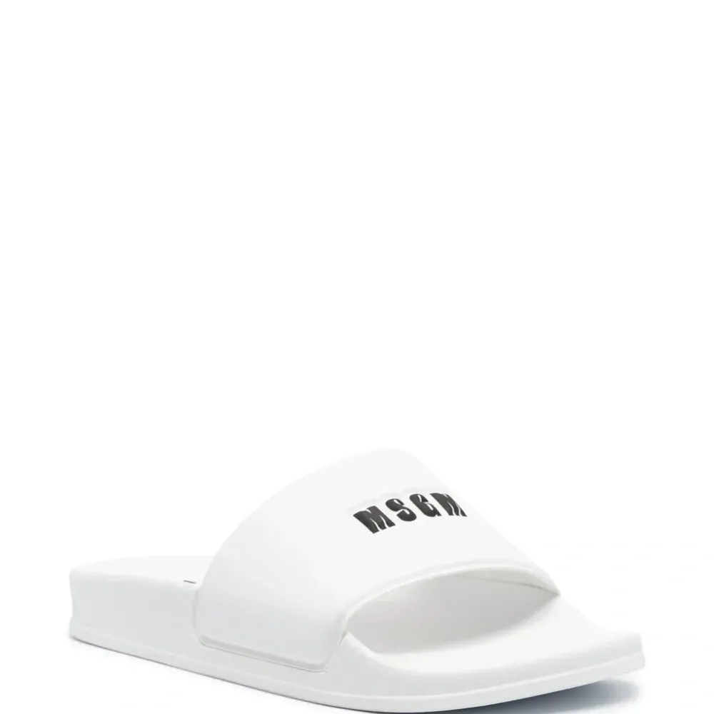 шлепанцы с тисненым логотипом