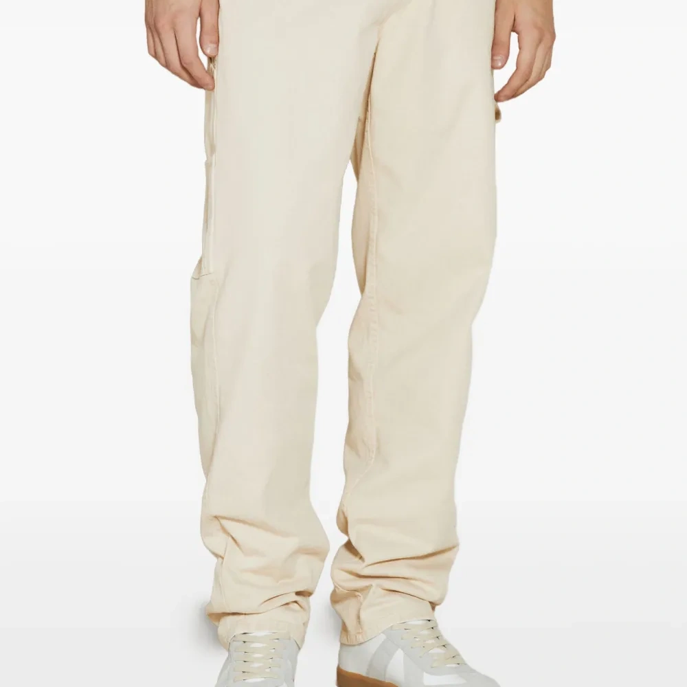 брюки с карманами и ремешками