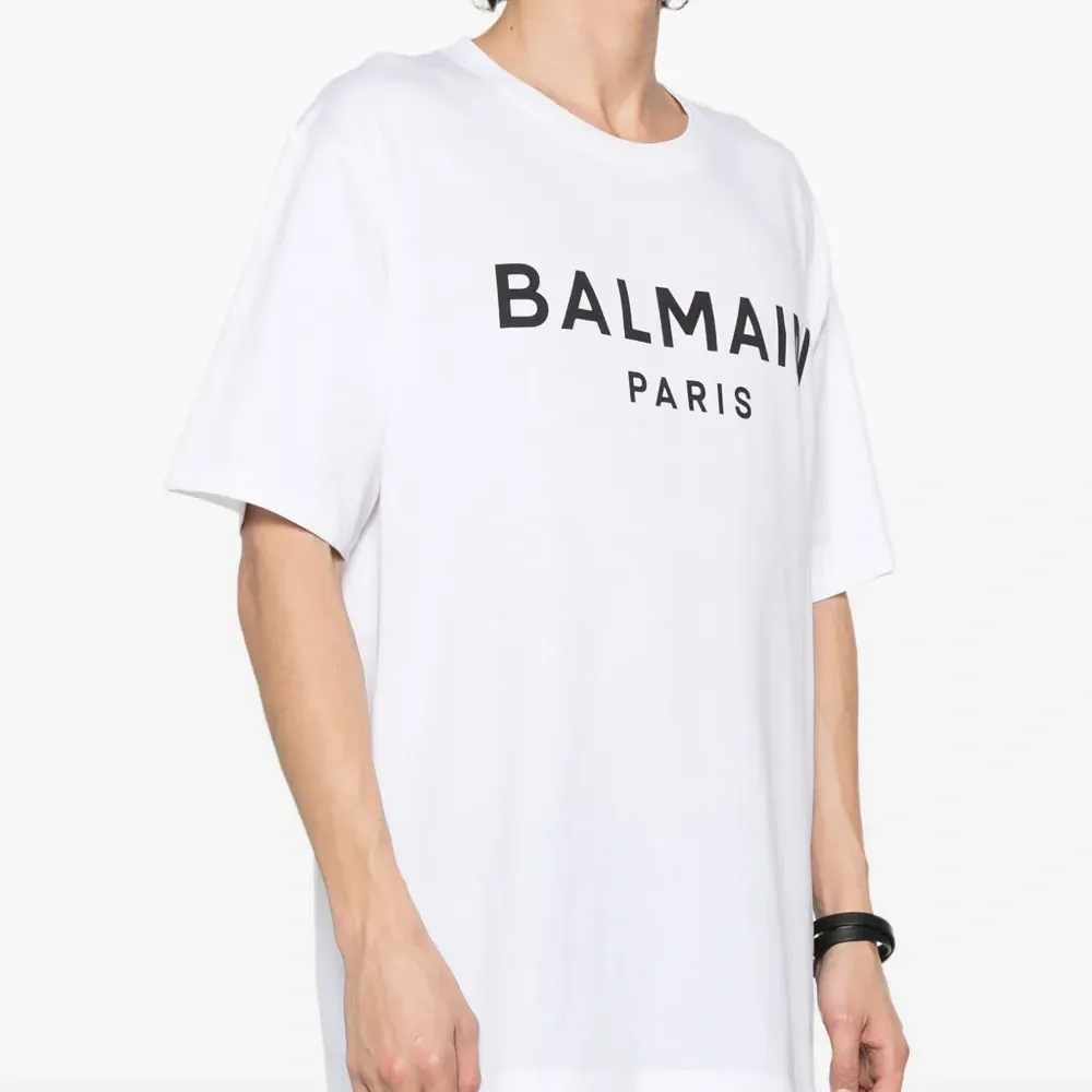 Футболка с логотипом