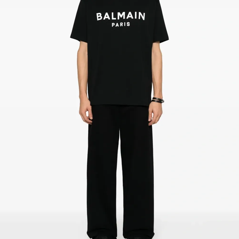 Футболка с логотипом