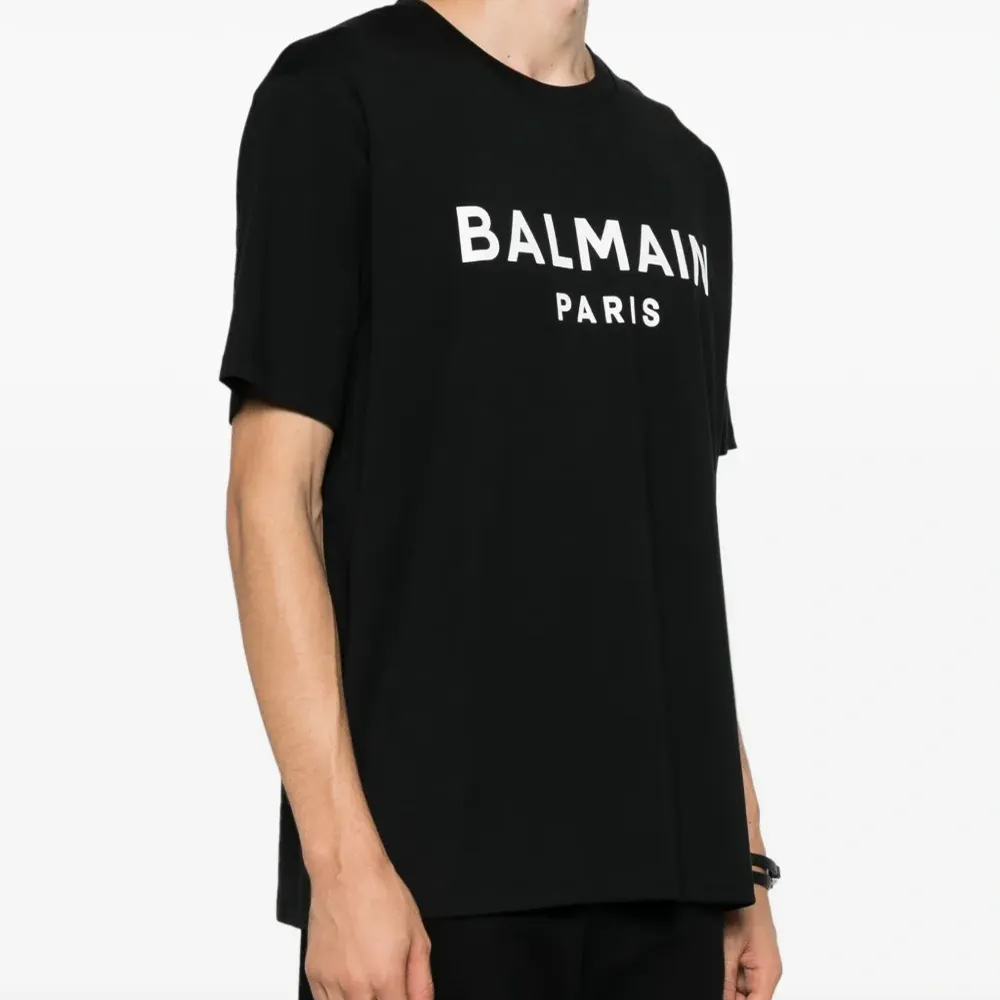 Футболка с логотипом