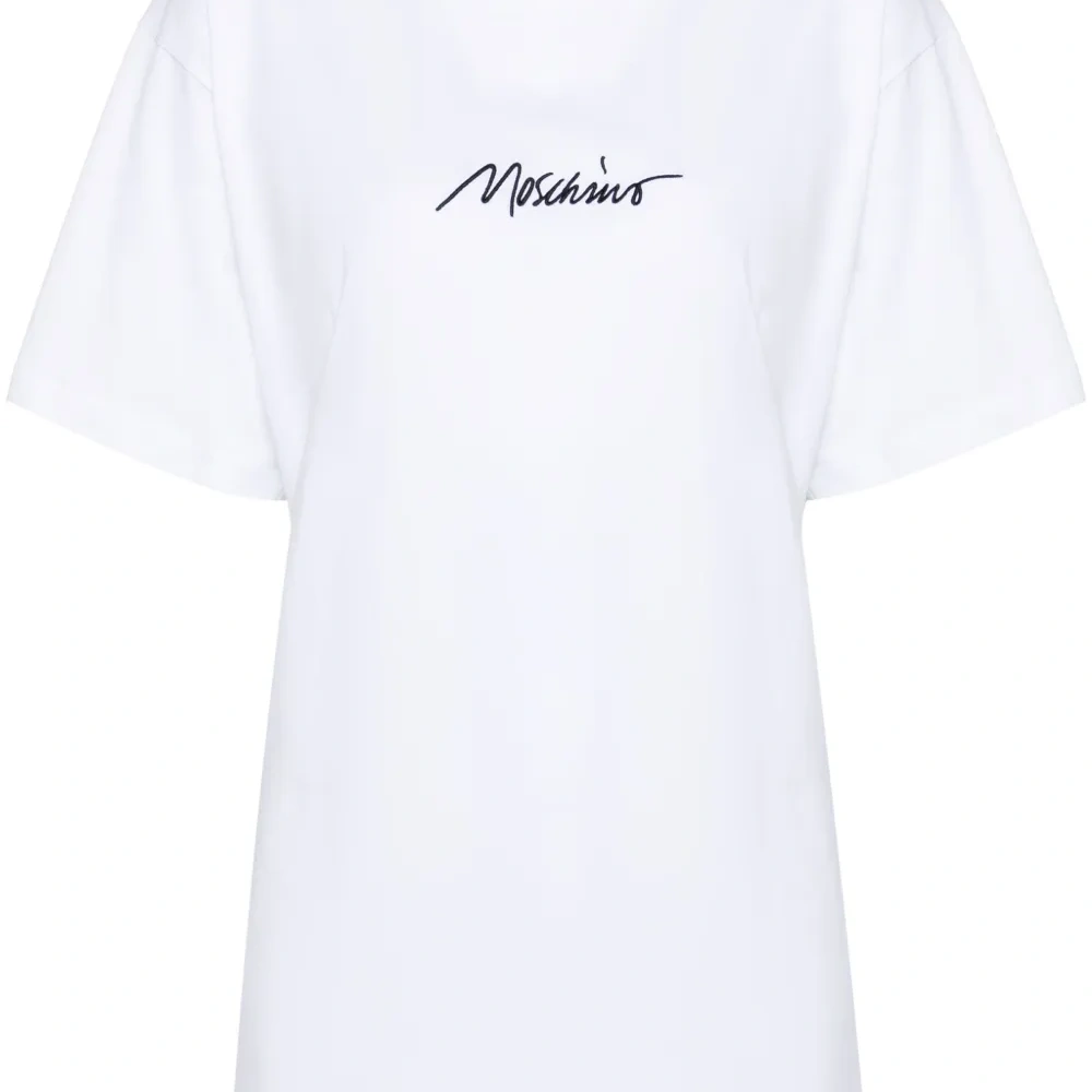 Футболка с вышитым логотипом