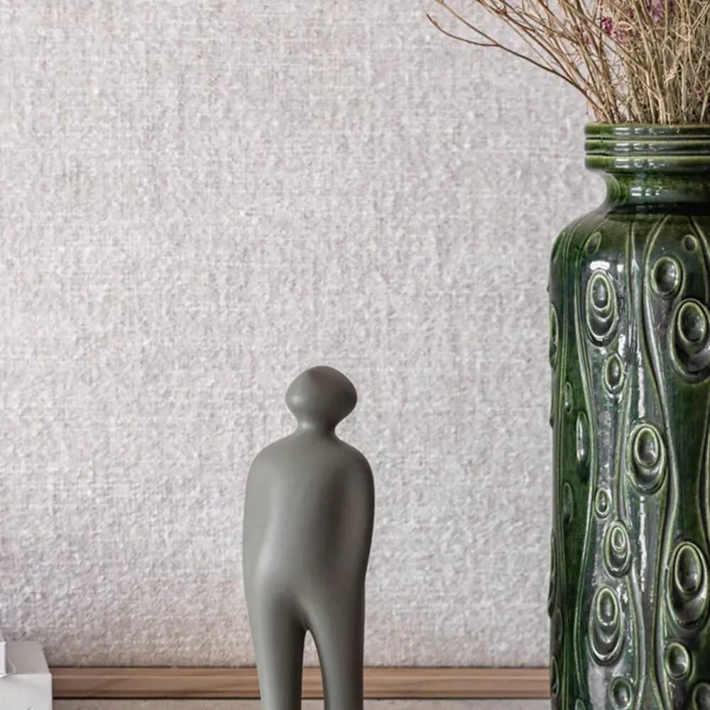 Маленькая керамическая статуэтка The Visitor