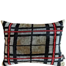 Бархатная подушка в клетку