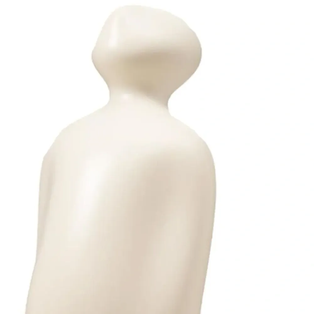 Маленькая керамическая статуэтка The Visitor