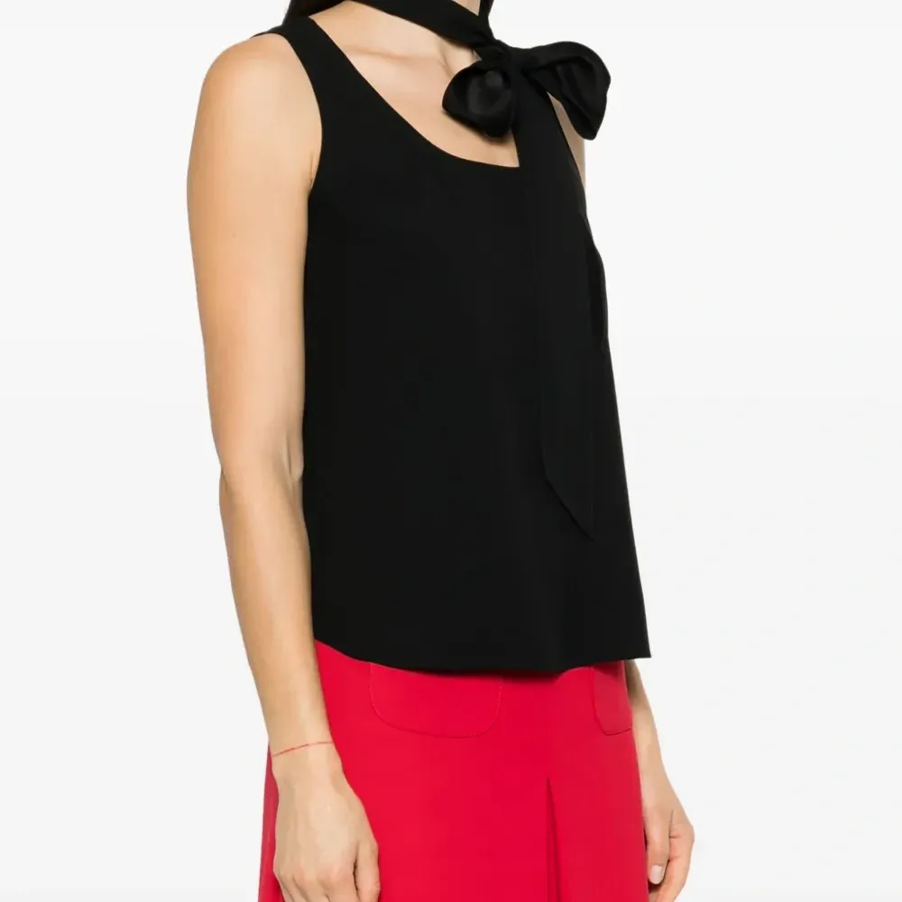 Блузка без рукавов с бантом