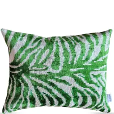 Бархатная подушка с абстрактным узором