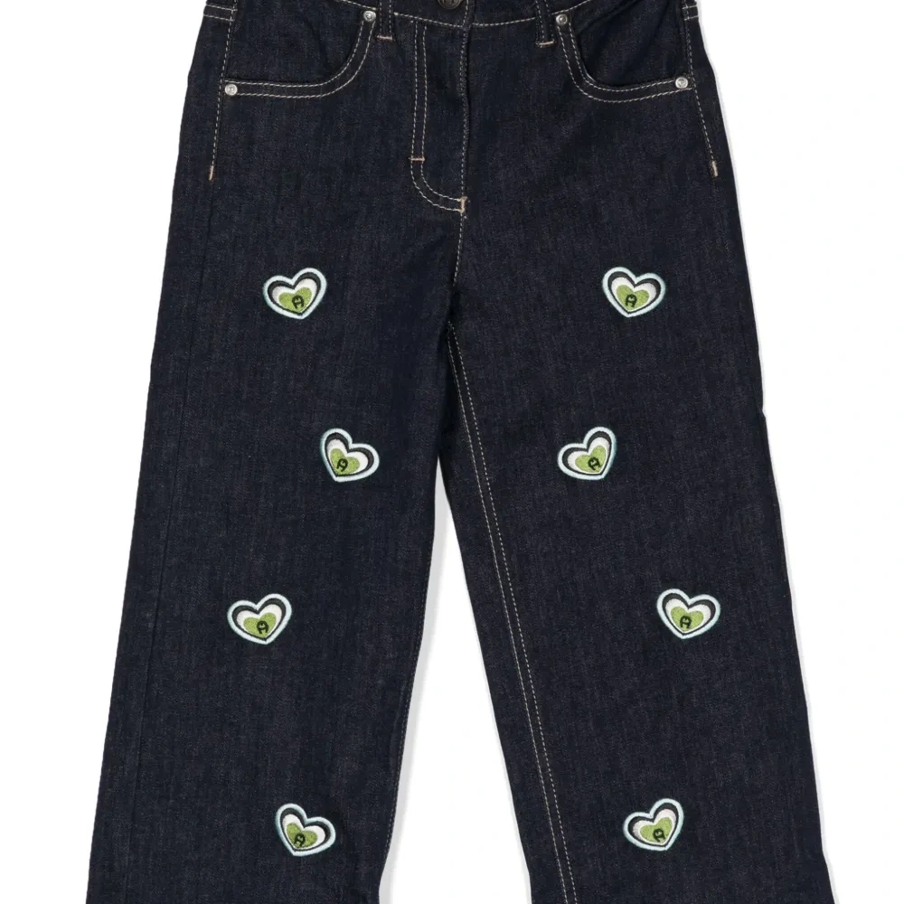 Прямые джинсы с вышивкой