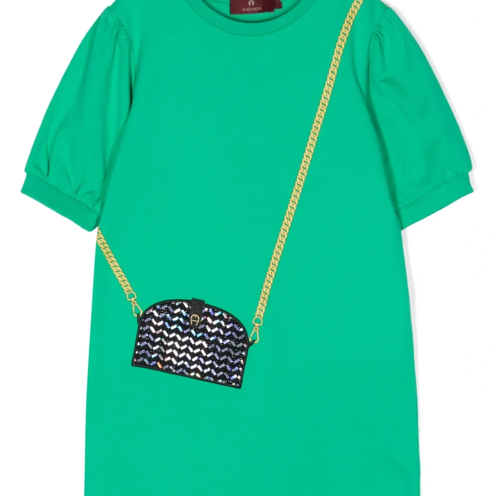 Платье с короткими рукавами